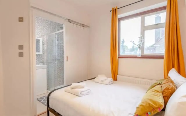 Central 3 Bedroom House With Garden