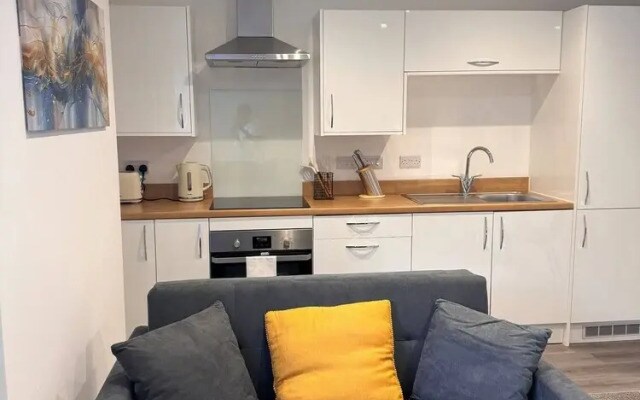 Hull 1-bed Apt, Sleeps 4 With Wi-fi
