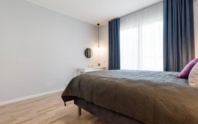 Central apartments, Quiet with Free Parking and AC.