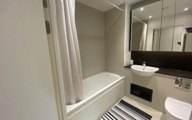 London Dockside Apartment