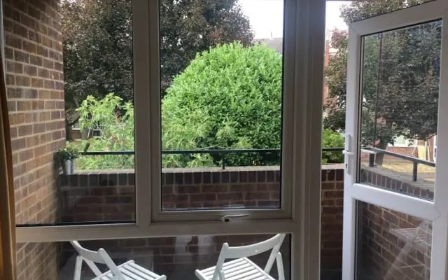 Bright & Spacious Studio Flat in SE8