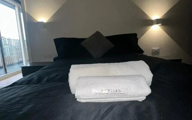 Apartment - Sleeps 4, Pets Allowed & Free Parking