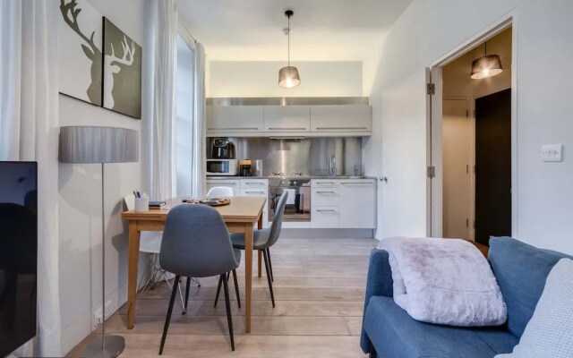 The Foxhole - Fitzrovia - by Frankie Says