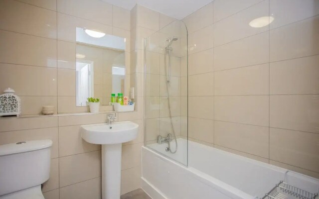 Modern 2 Bedroom Flat in Shadwell