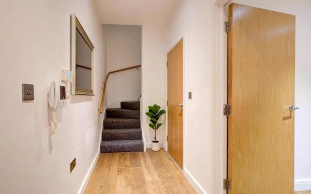 Hybrid Resi Greenwich