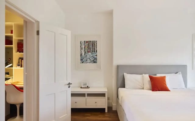 The Clapham Crib