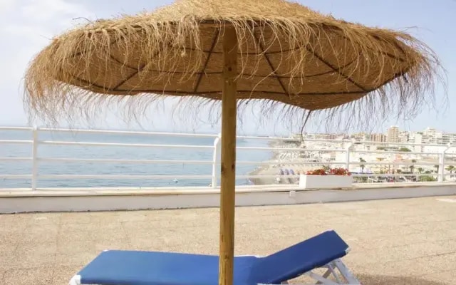 Sea front studio with spacious balcony Santa Clara