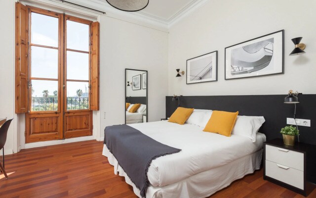 Sol in Barcelona with 2 bedrooms and 2 bathrooms