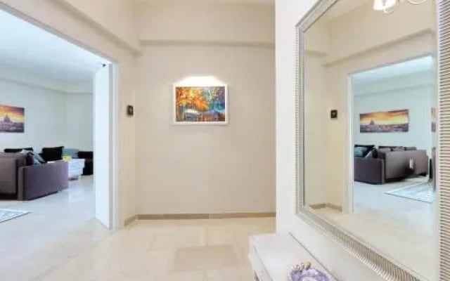 Oksana's Bernadette Apartment