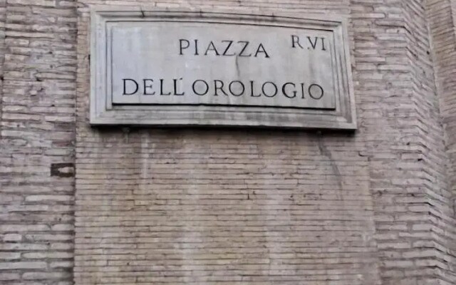 Home Piazza Dell'Orologio