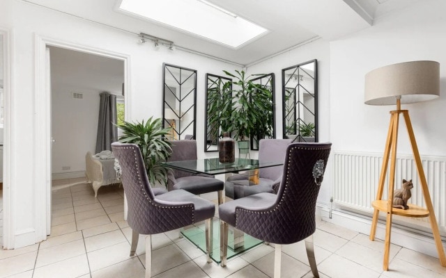 Magnificent 2 Bed Garden Flat in Oval