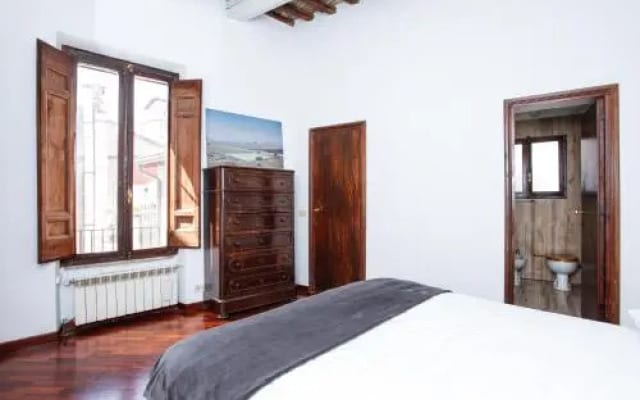 Pantheon Square Family Apartment