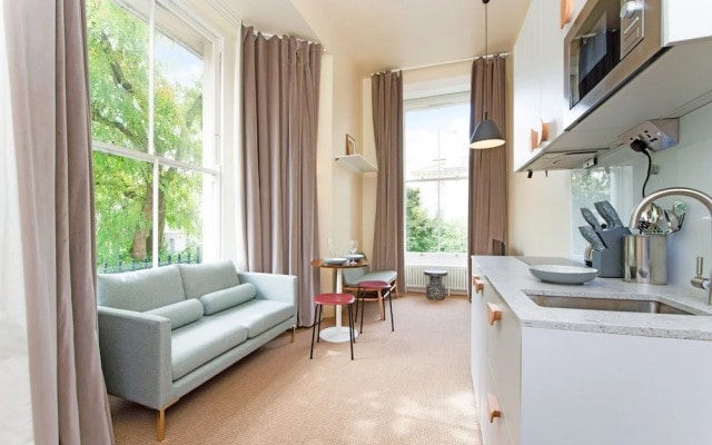 Grand Studio Suite in Historic Camden Terrace