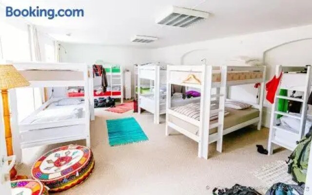 Tree House HOSTEL