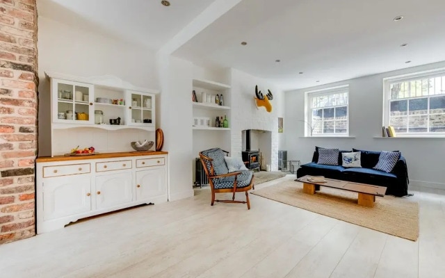 Spectacular 4BR Townhouse in Georgian Quarter, free parking