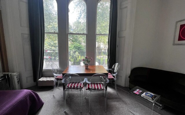 Hyde Park Studio Apartment With Private Terrace