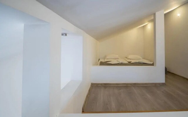 Contact Free Apartments with Free Parking by Dream Stay