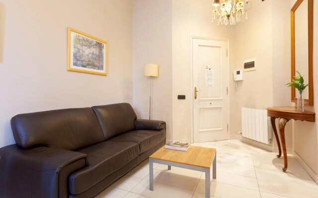 GAUDIR 6 · Soft and bright apartment w/terrace in Eixample
