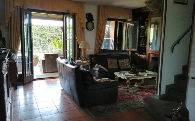 Villa Sleeps 6 With Garden and Gym