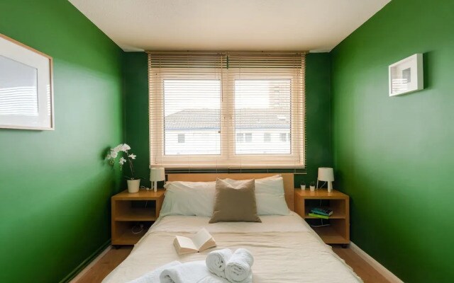 Newly Refurbished 3 Bed Flat For 6 Guests