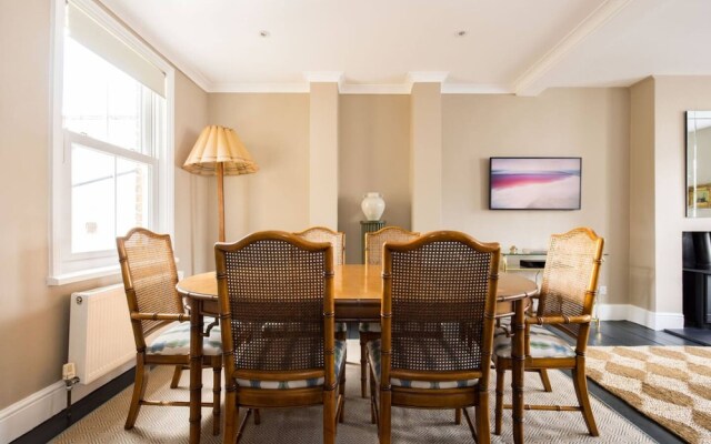 The Thames Embrace 3 BR & Garden House