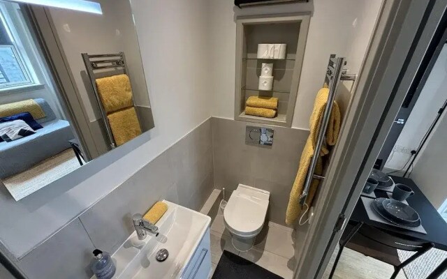 Sleeps 2 Studio -central Croydon London -wifi & Tv