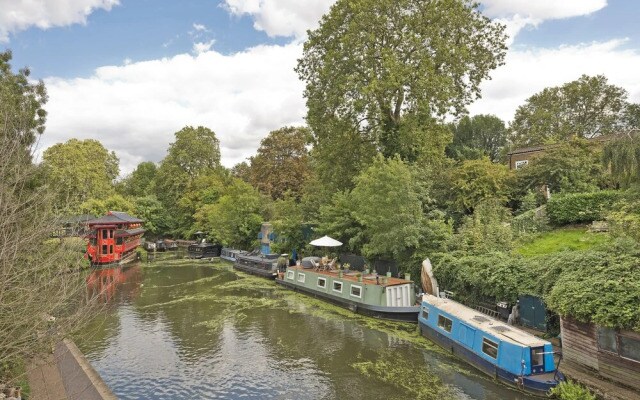 Spacious Studio Suite Near Regents Park, London