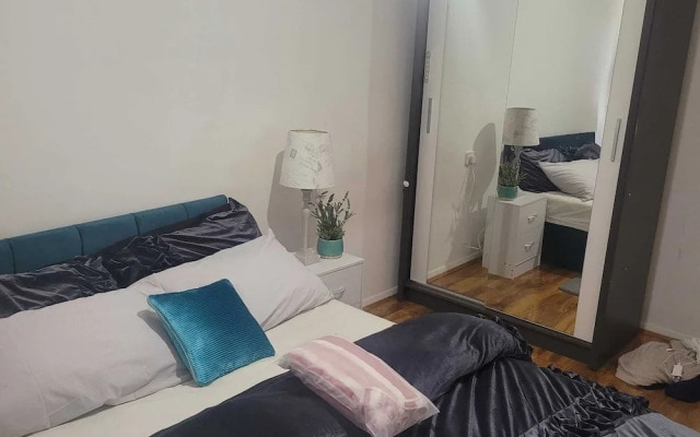 Exquisite 3-bed Royal Pearl Home in Greater London