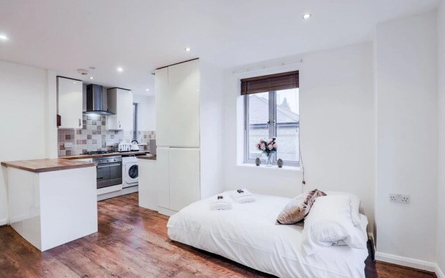 New Cross Apartment by Emerald