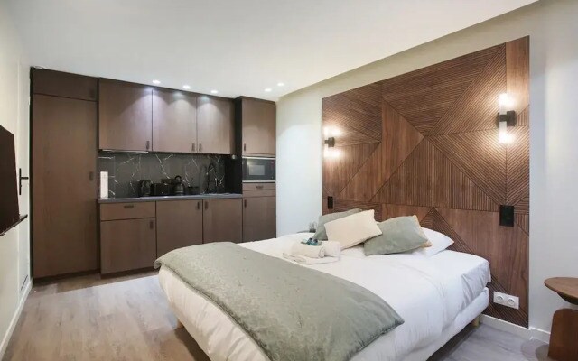 Modern Suite Center of Paris Montmartre