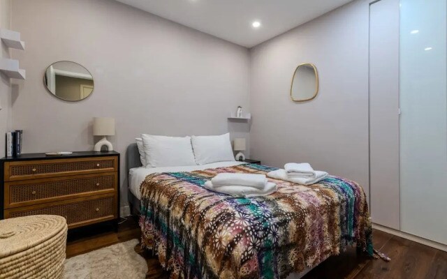 Beautiful Canal-side Flat in Hackney