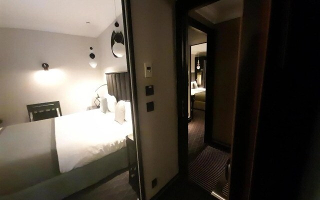 Mercure Paris Arc de Triomphe Wagram