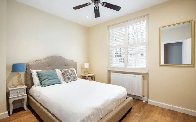 Elegant Two Bedroom Flat in Redcliffe Gardens