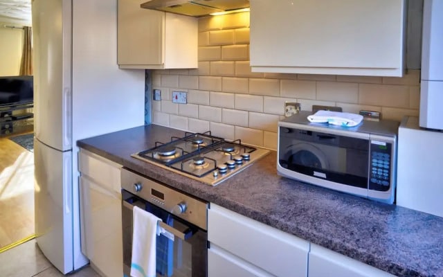 London Excel 3bed House Sleeps 6 - Car Park for 2