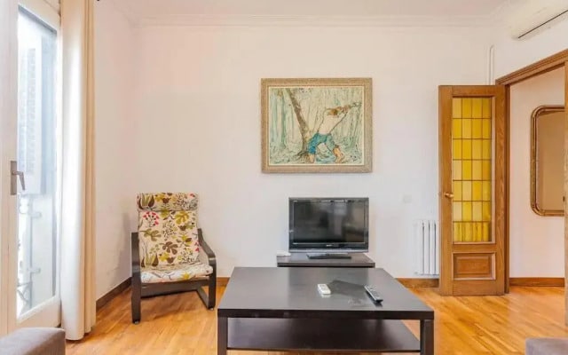 Big apartment for 9 in the heart of Eixample