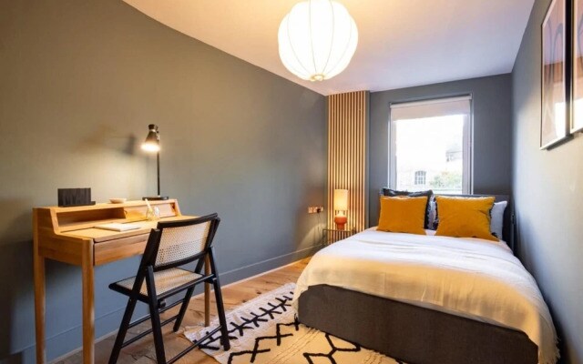 The Crystal Quarters - Modern Bright 2bdr Apartment
