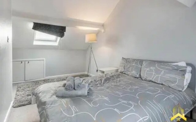 30a Peak Mews