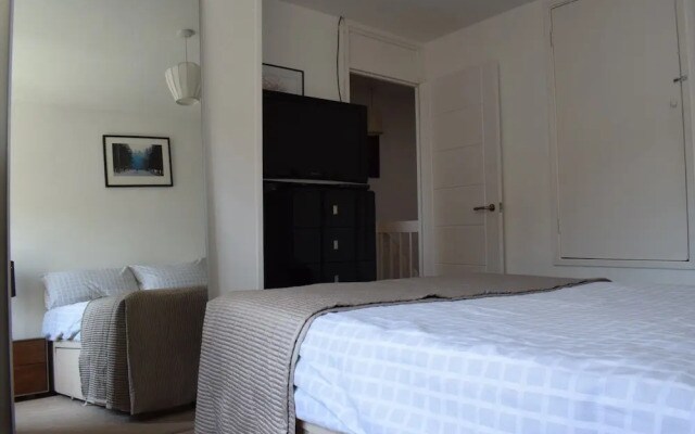 2 Bedroom House In Clapham