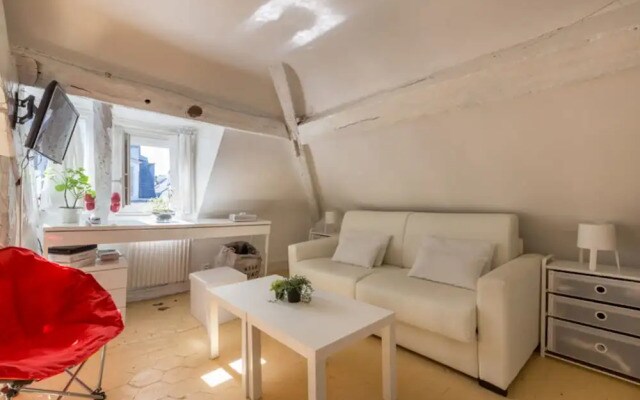 Cool Minimalism by the Palais-royal