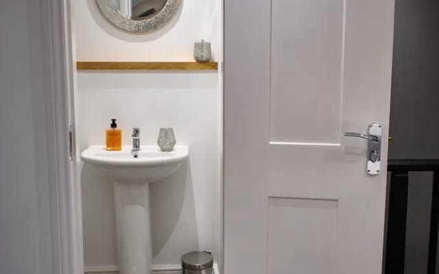 The Townhouse Simple2let Serviced Apartments