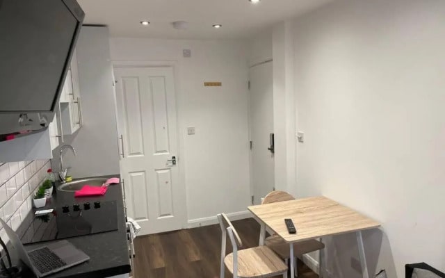 Small Cosy Studio In Plaistow. East London