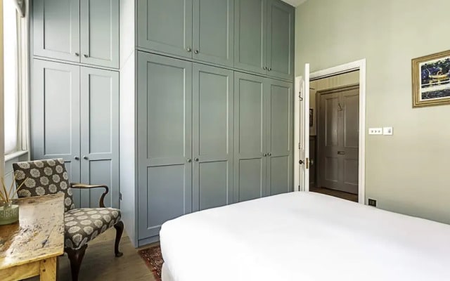 Well-designed Chelsea Flat
