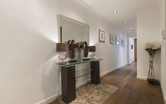 Three Bed Greville Luxury Apt Parking 1