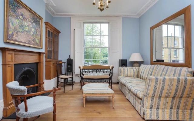 Islington Charm