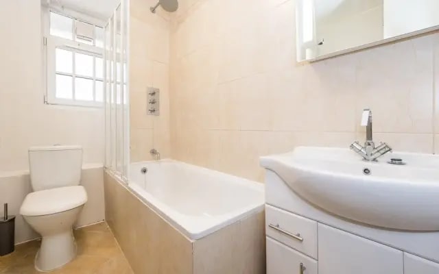 Bright Battersea pad Sleeps 5