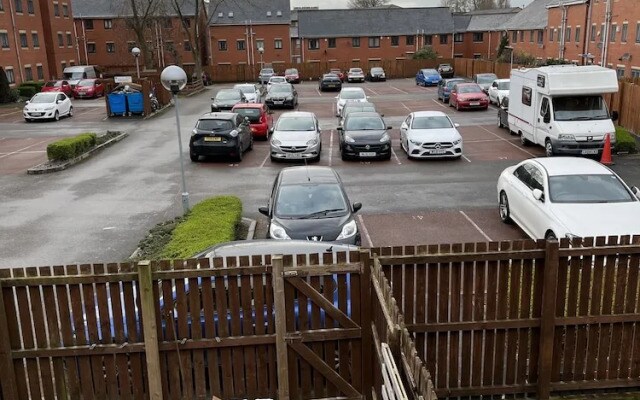 Entire Captivating 2-bed House in Manchester