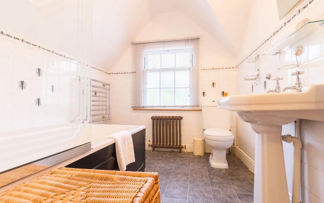 NEW Cosy 3 Bedroom Detached House West Finchley