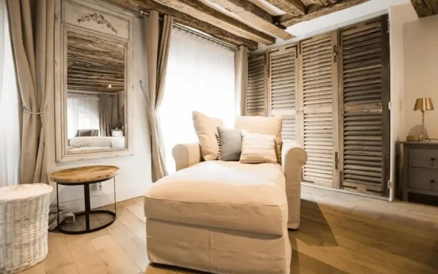 Classy Bourgeois Chic 2 Bedroom Apt in Le Marais