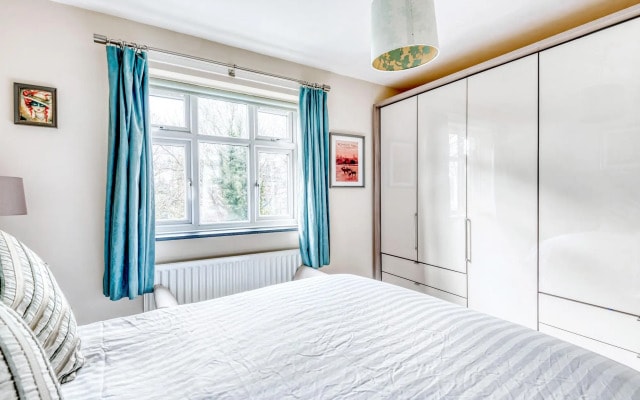 Stunning and Warm Home in Wandsworth by Underthedoormat