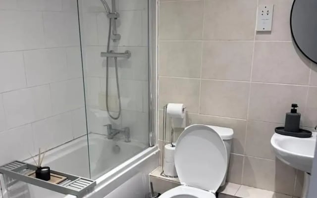 2bed Apartment-free Parking, Pets, Garden, Central